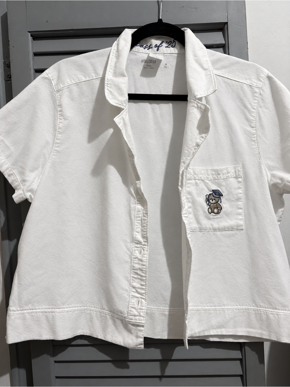 Hollister White Short-Sleeve Button-Down Shirt with Embroidered Bear Pocket